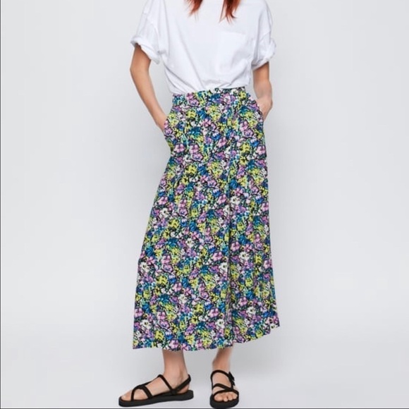 Zara Pants - ZARA Pleated Printed Bermuda Shorts